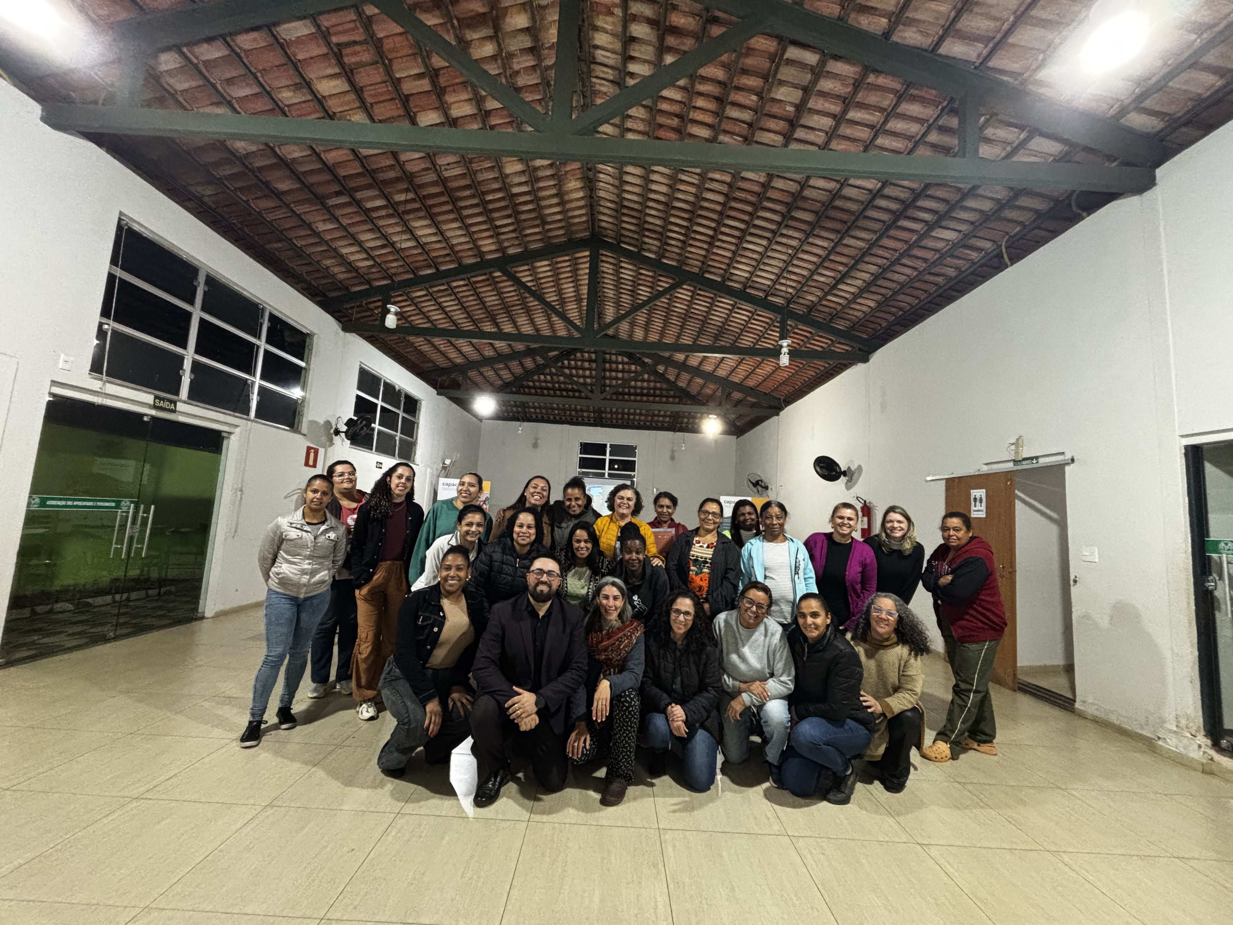 Grupo de participantes em treinamento